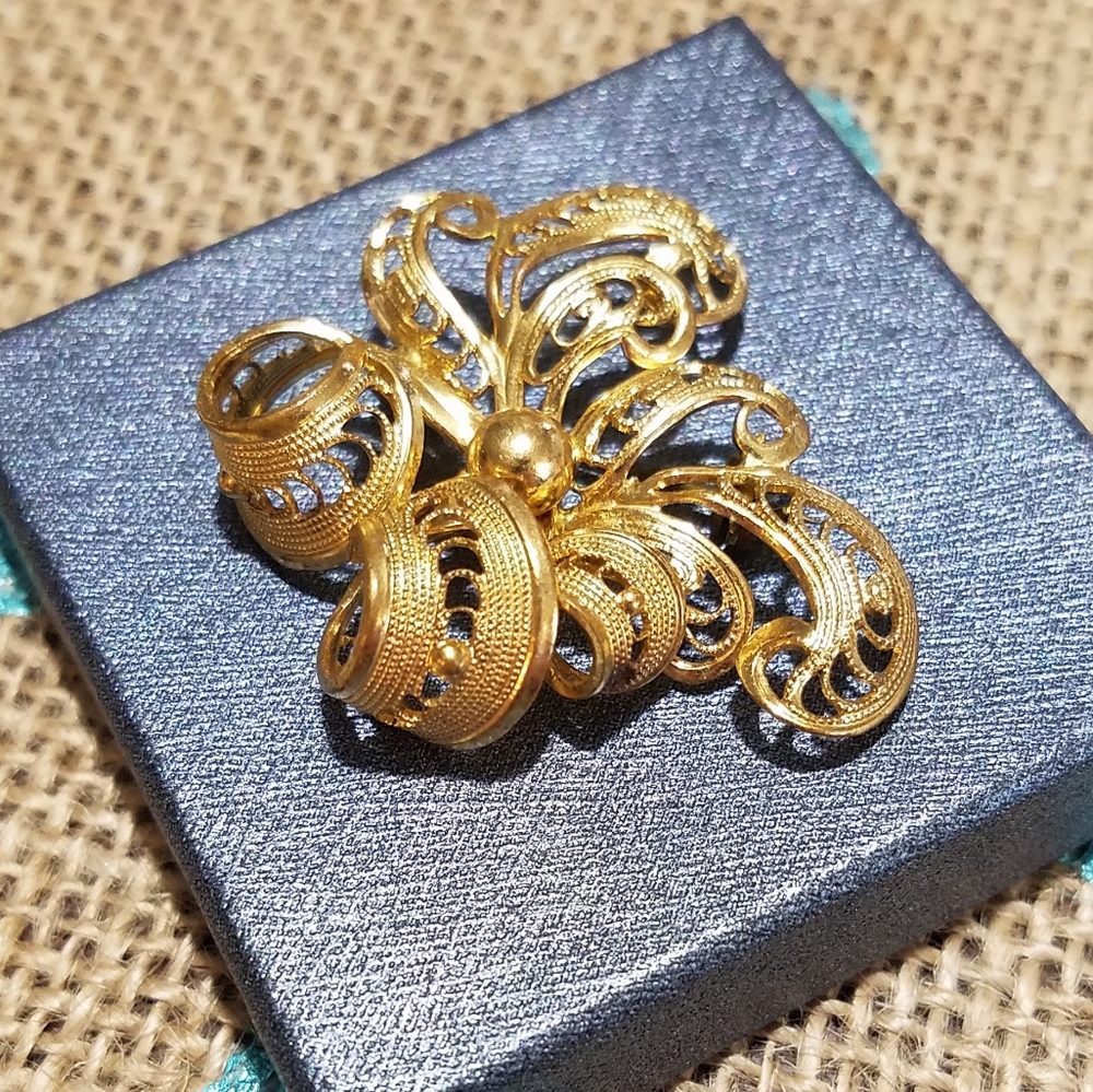 Rare collector's item! Gold Western Germany brooch